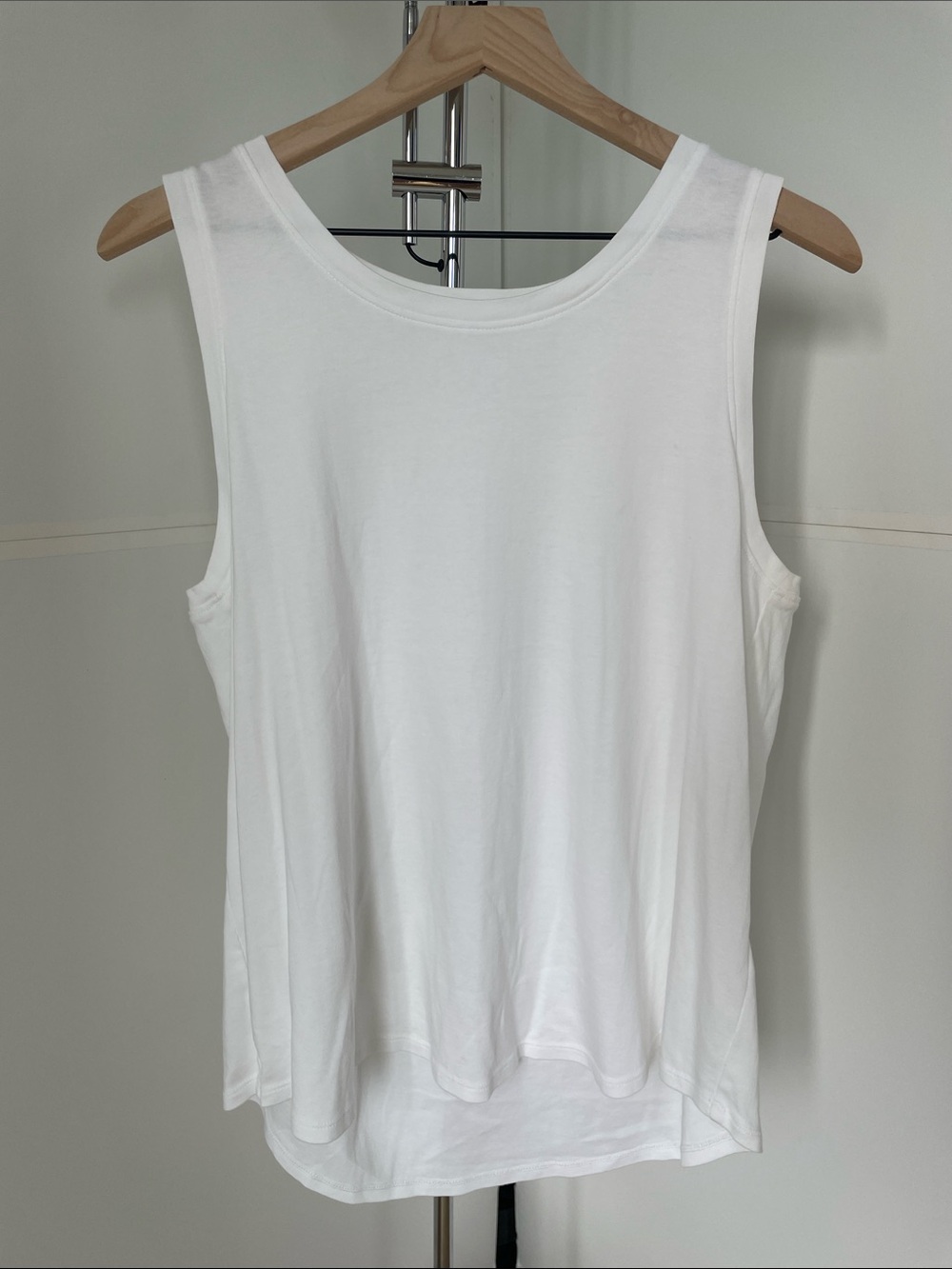 Women’s J.Jill Pima back-pleated tank. White. Size Large.